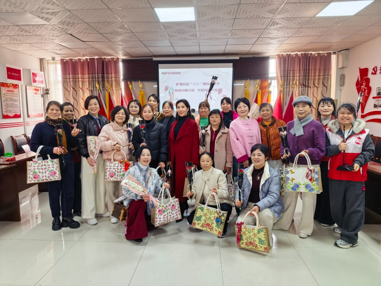 护潭社区：开展“巾帼暖潭·芳华绽放”慈善活动