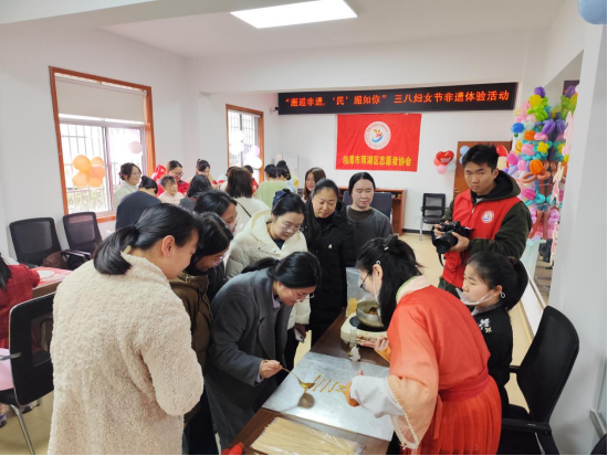 指尖传非遗 巾帼绽芳华 雨湖区民政局花式欢度“三八”国际妇女节