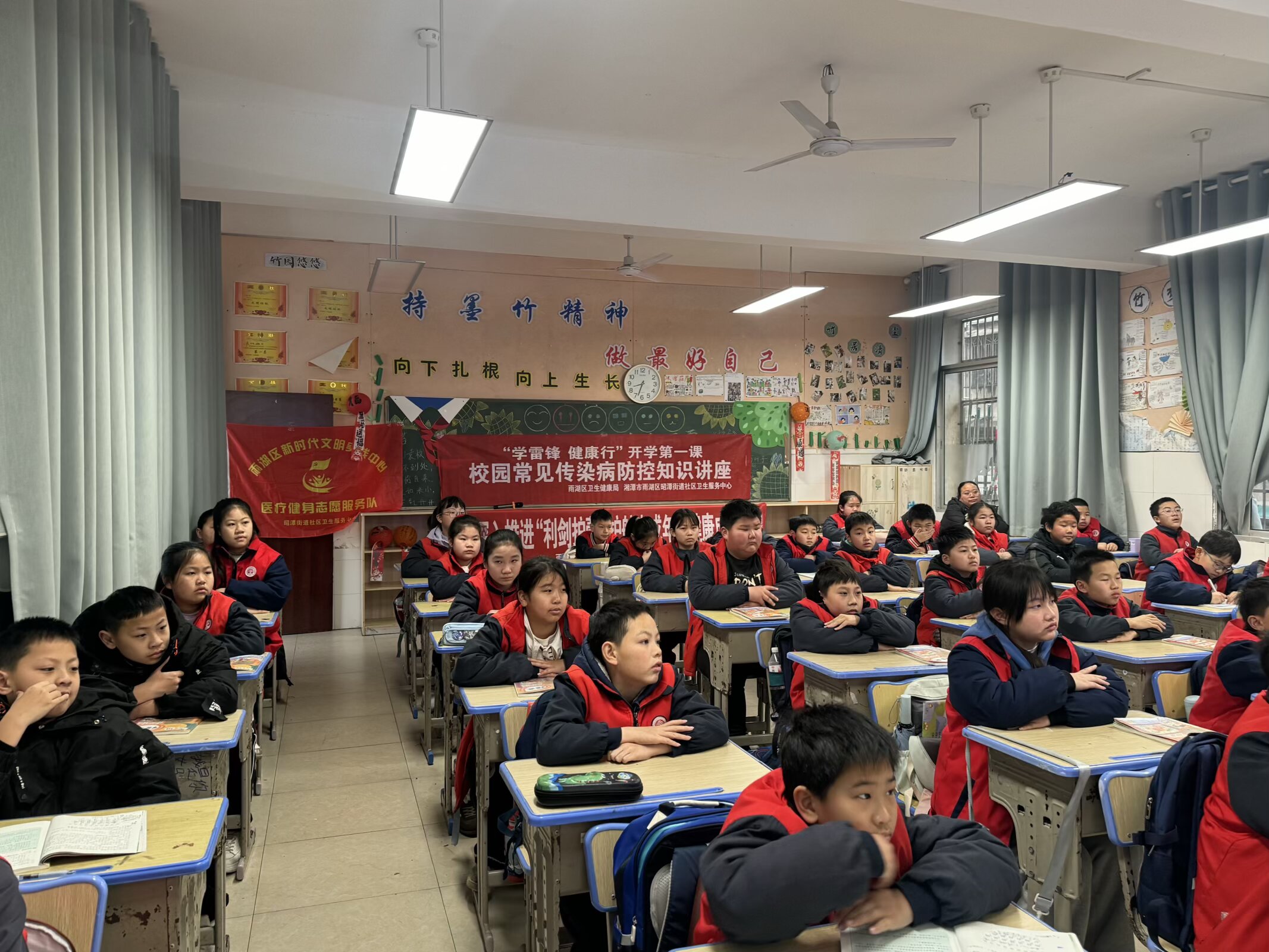 昭潭街道社区卫生服务中心：“利剑护蕾+学雷锋” 开学第一课 全方位护航学生健康