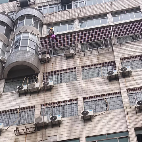 除“悬”忧，护民安——广园社区高效清除高空瓷片安全隐患