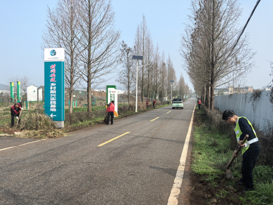 泉塘子村“双提升”行动见实效 干群携手扮靓主干道