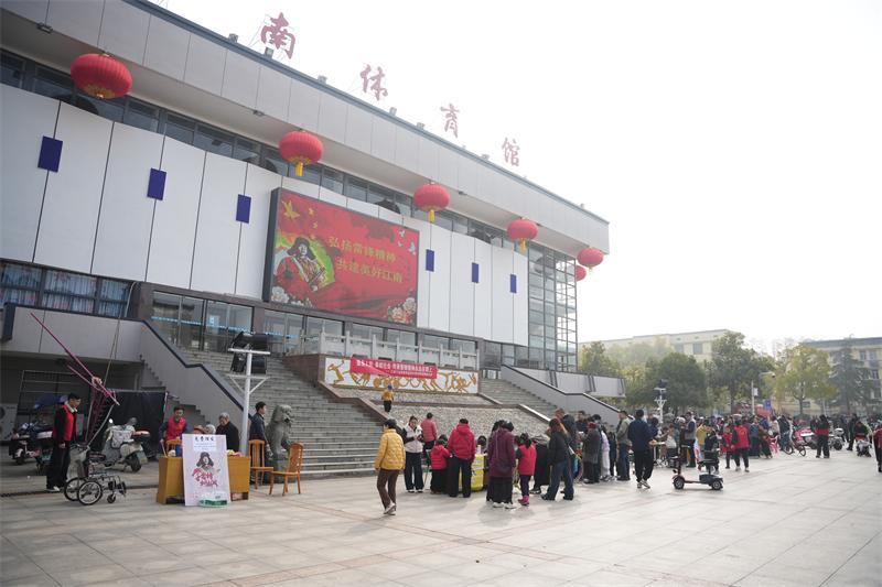 江南工业集团开展“建美好江南”系列学雷锋活动