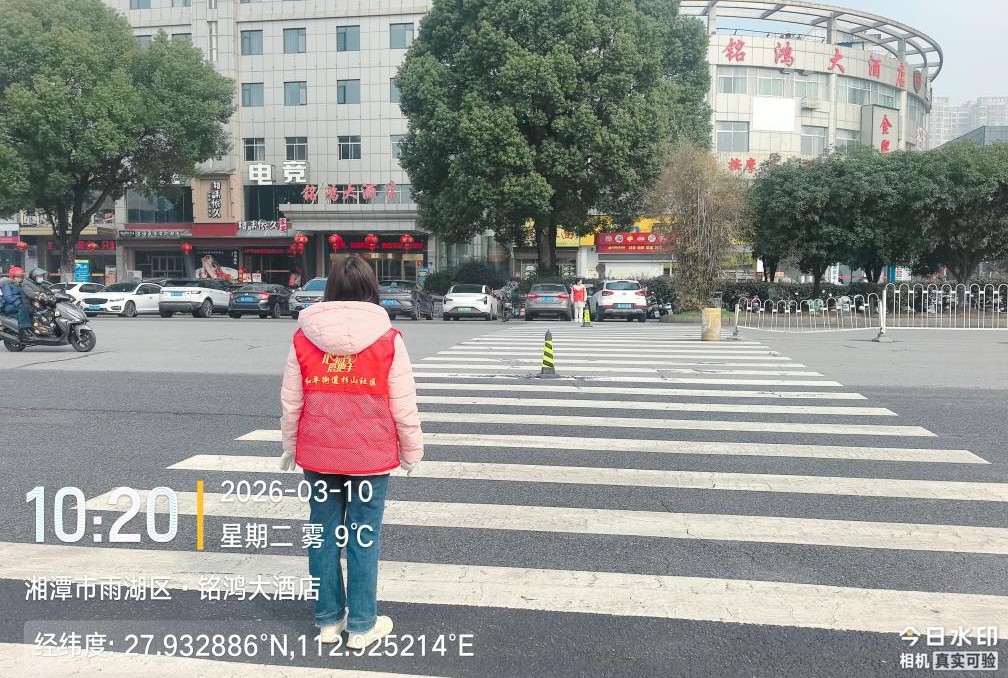 文明劝导护平安——杉山社区深入吉利汽车厂区门口开展交通宣传