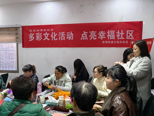 大码头社区：指尖绽芳华 巧手扭花开