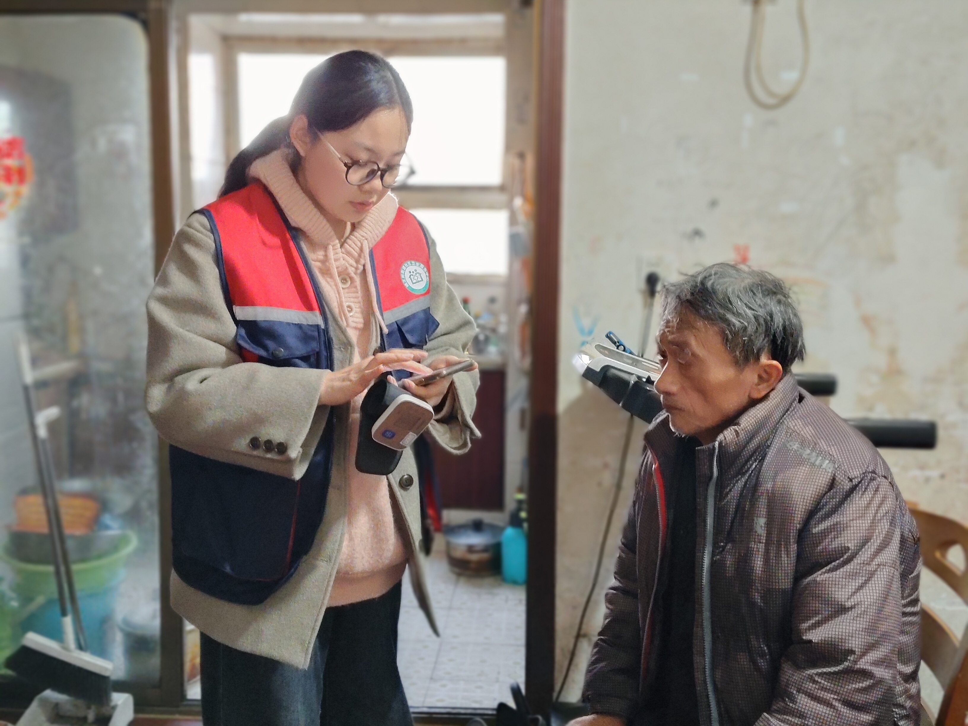 【我为群众办实事】城正街街道社区卫生服务中心：家庭医生晚间送健康 民生实事暖民心