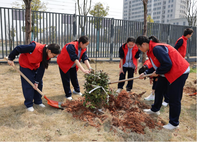 植绿润校园 文明伴成长——雨湖区各中小学开展植树节系列活动