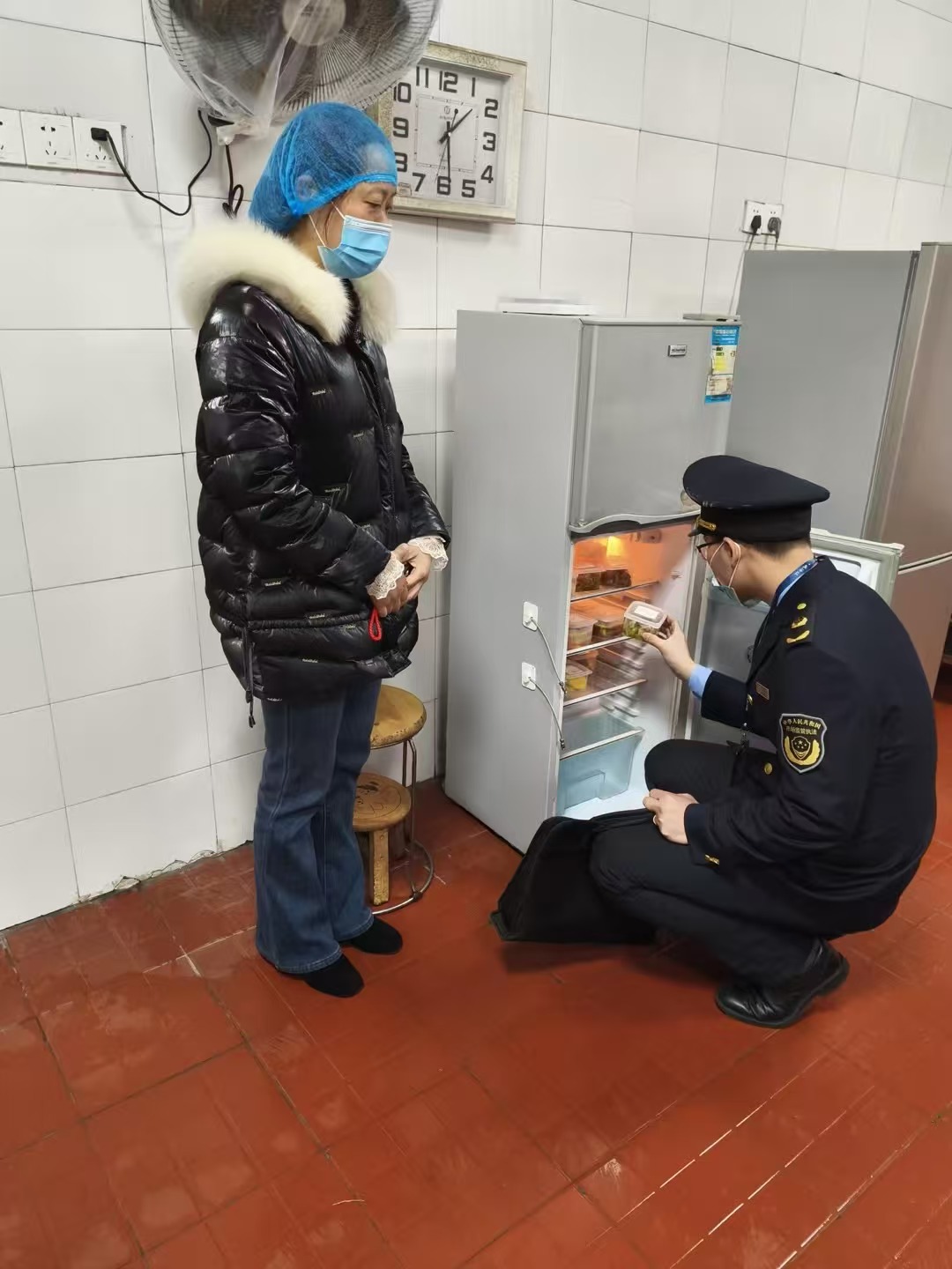 护航开学“第一餐”  雨湖区市场监督管理局开展幼儿园食品安全专项检查
