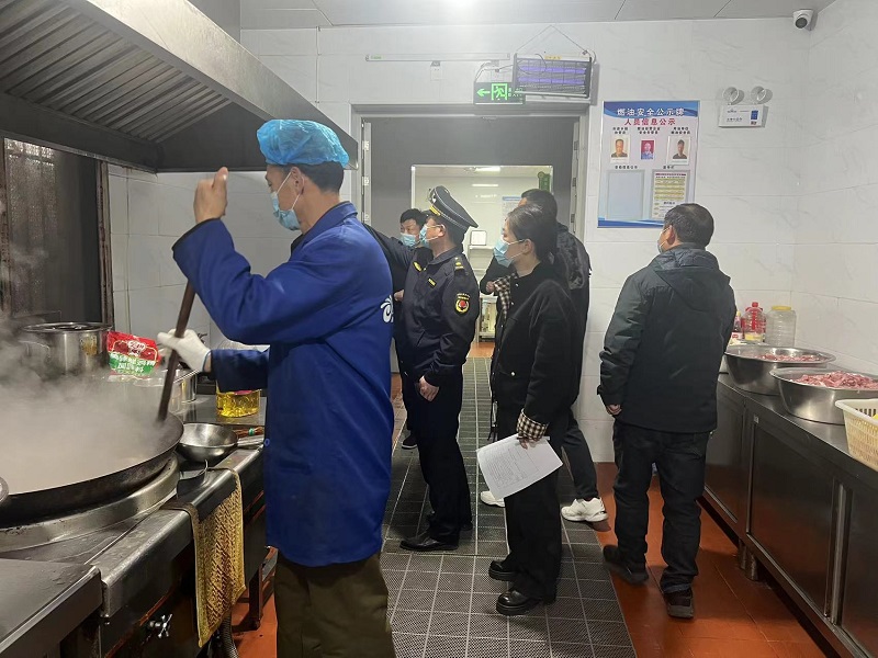 鹤岭镇：部门联合执法进校园 筑牢校园安全新防线