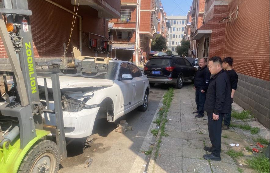 “双提升”整治行动——杉山社区开展消防通道专项整治行动