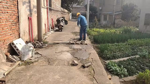 烟竹社区：排查整治道路隐患，守护群众出行安全