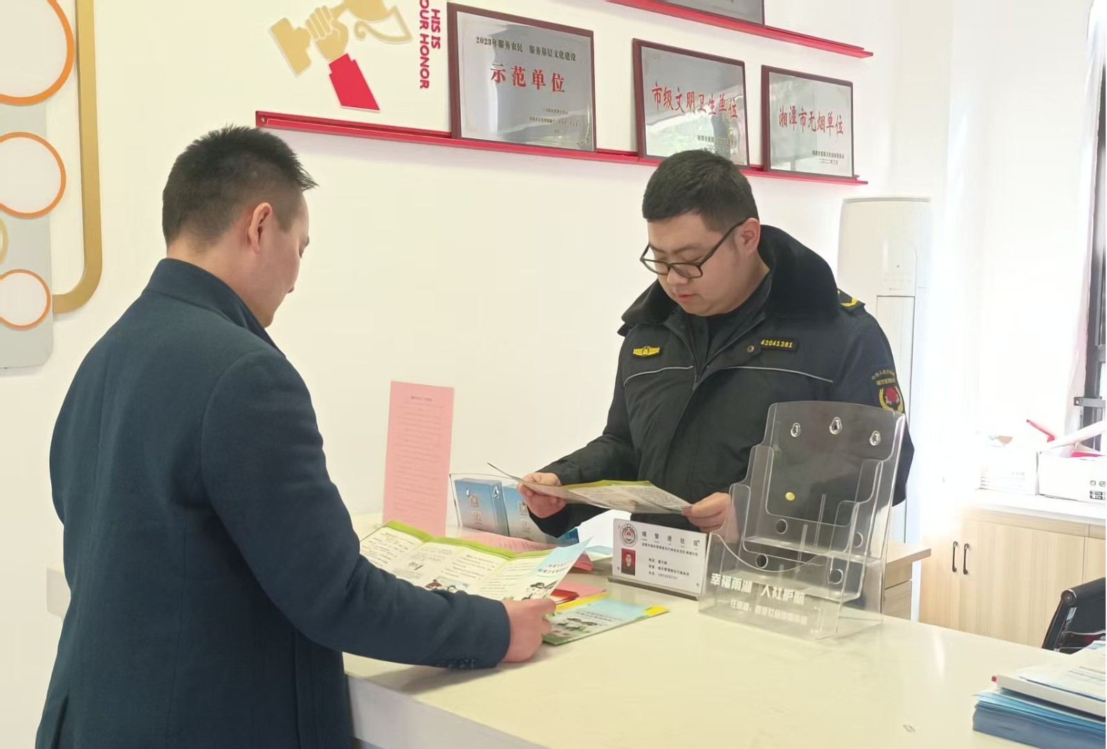 雨湖区城管和平执法室：城管下沉入社区 服务群众 “零距离”