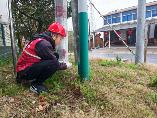 一盏路灯暖民心 志愿服务显担当——大进村卢亮溪义务维修路灯获赞