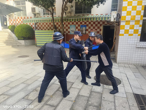 鲁班殿社区牵头，警园合力——一场防暴演练为萌娃撑起“保护伞”