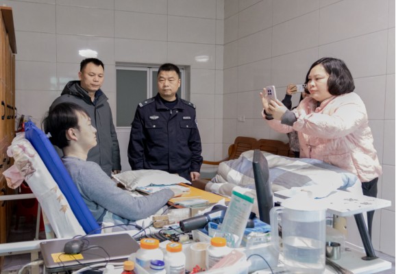 【我为群众办实事】区残联：为辖区行动不便的残疾人上门办理身份证