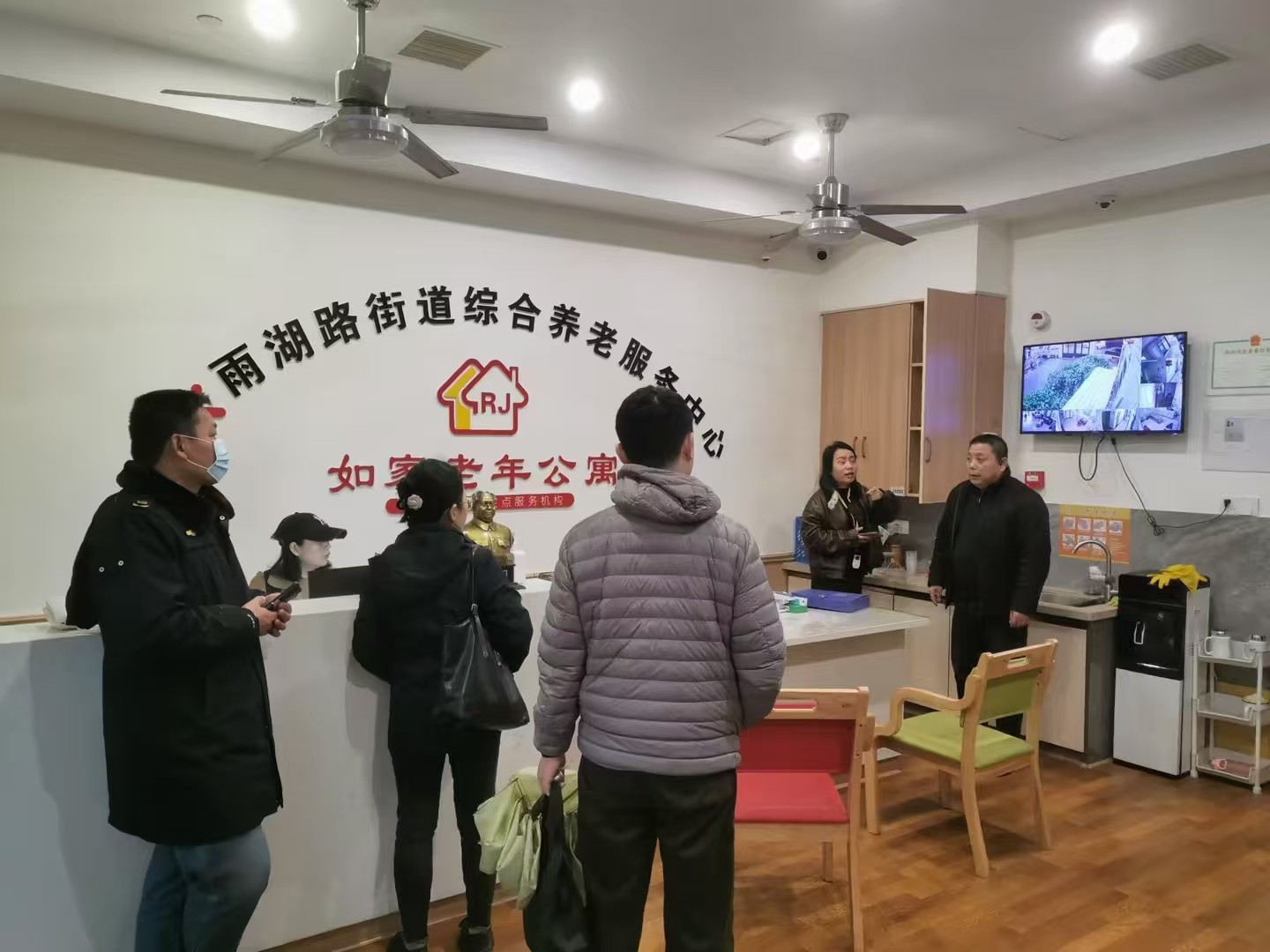 【平安雨湖】筑牢安全防线，守护夕阳幸福——车站路社区开展养老服务机构安全管理联合检查