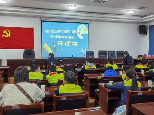 雨湖区城市管理局进校园开展“双提升”宣传活动