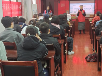 雨湖区河小青行动中心开展“世界水日”主题活动