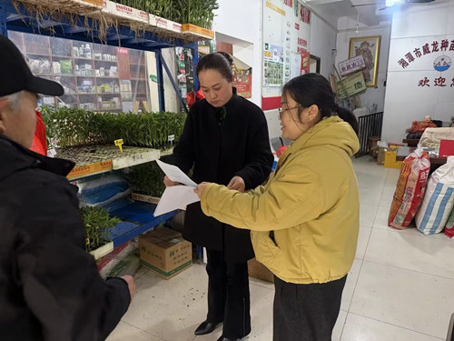 禁毒宣传进商铺 筑牢社区“安全网” —— 广园社区开展沿街商户禁毒宣传活动