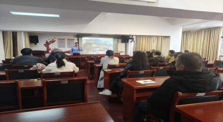 绷紧安全弦 护航经营路——火车站社区召开门店经营户消防安全专题讲座