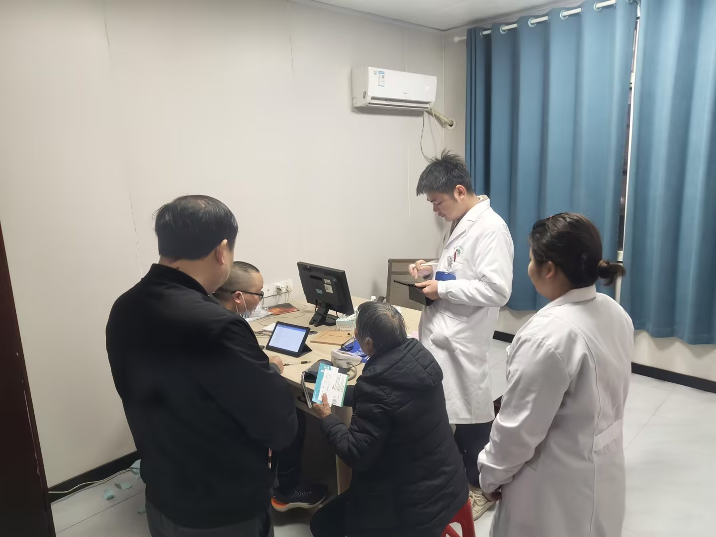 姜畲镇中心卫生院：体检增项早筛病灶 基层医疗守护夕阳红