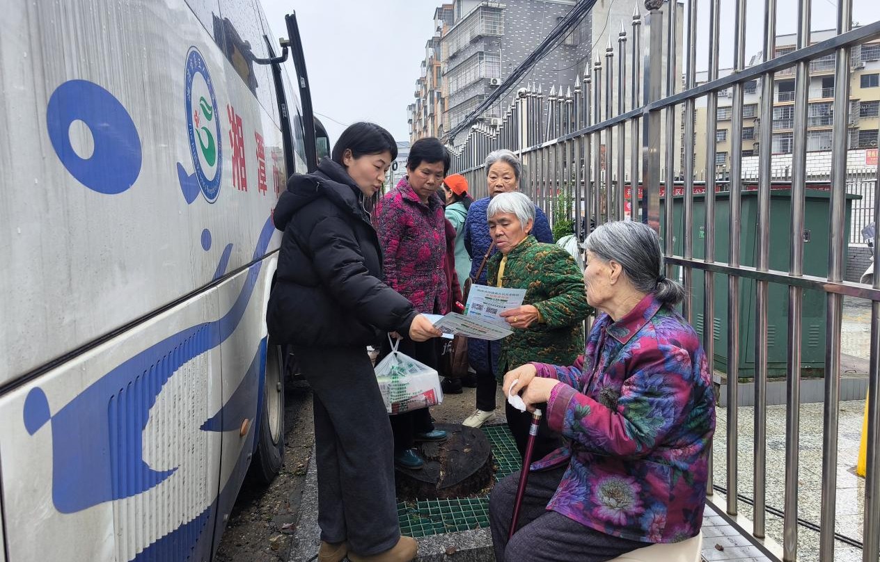 体检宣传双发力 养老惠民暖人心——科大社区借力老年体检开展城乡居民养老保险政策宣传活动