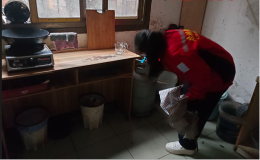 杉树巷社区联合液化气公司开展燃气安全专项排查行动，筑牢安全“防火墙”