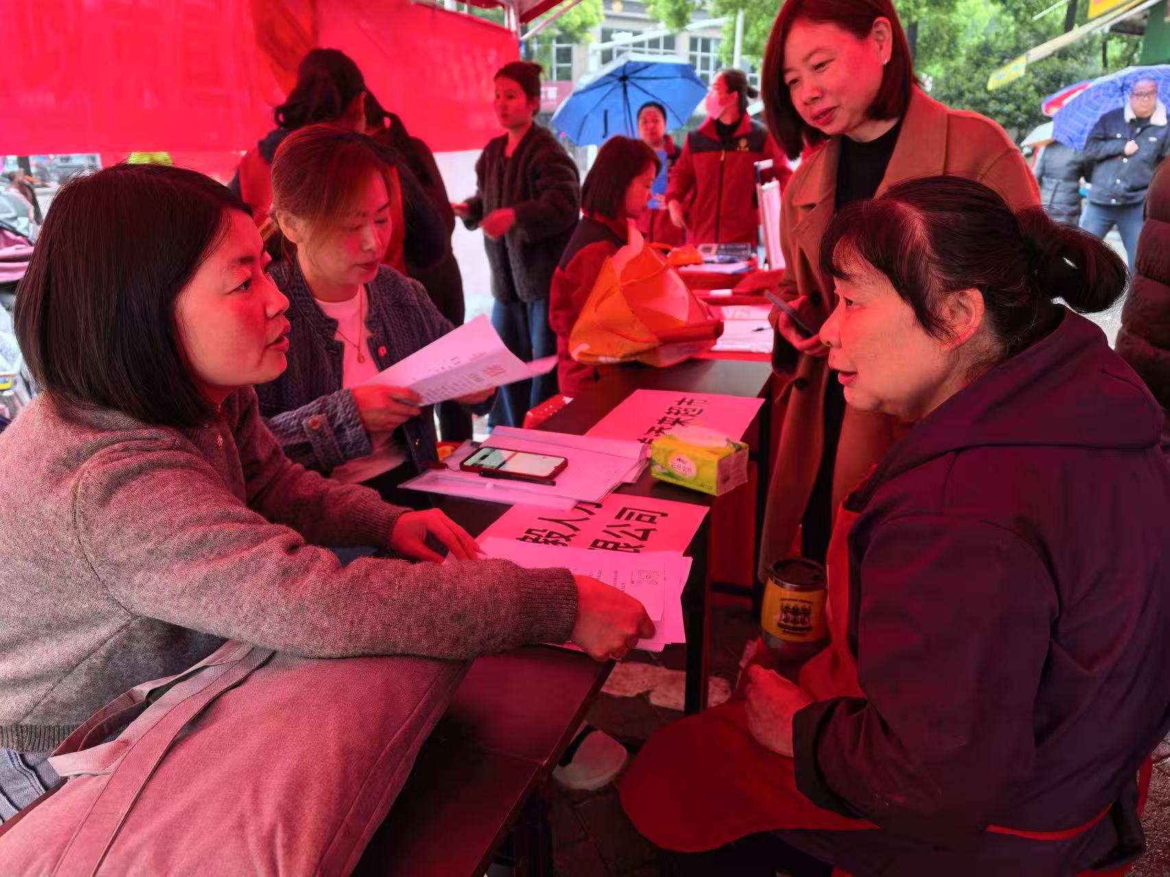 城正街街道“春风行动”就业招聘会圆满举办 把岗位送到“家门口”