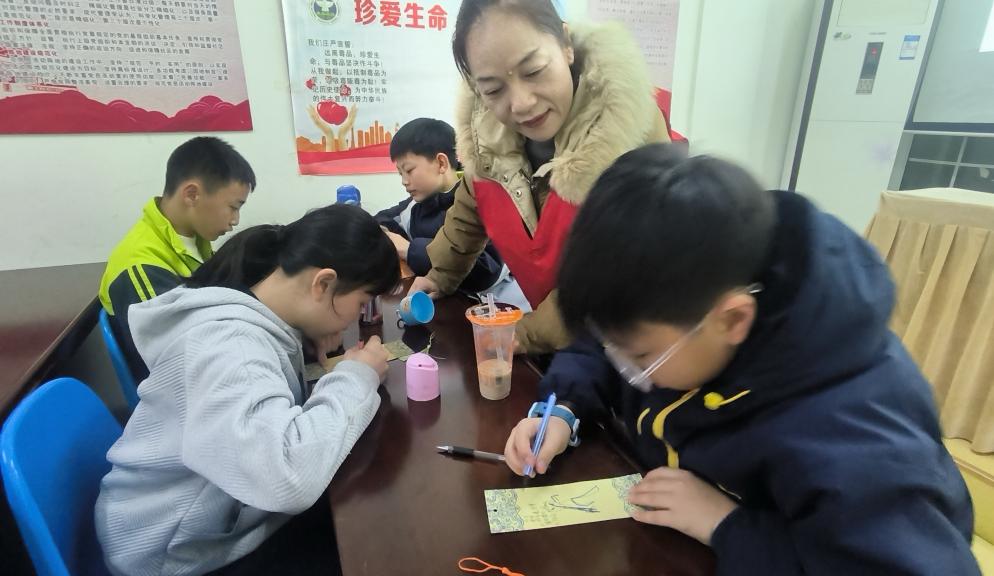 清明寄相思 书签传真情——关圣殿社区开展“科普拾光”实践活动