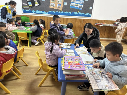 广园社区联合辖区幼儿园开展“湘潭好书 书香雨湖”阅读分享会