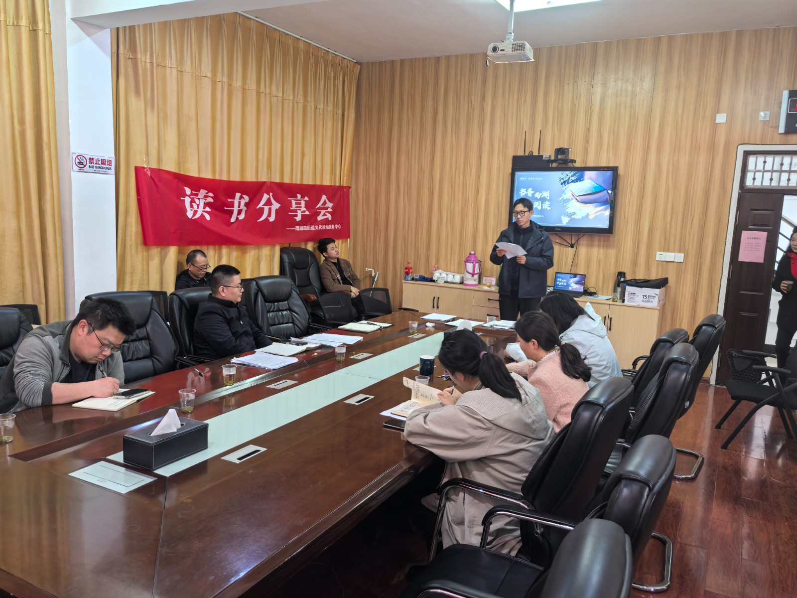 雨湖路街道开展“书香雨湖 四季阅读”读书分享会，以书会友共话成长