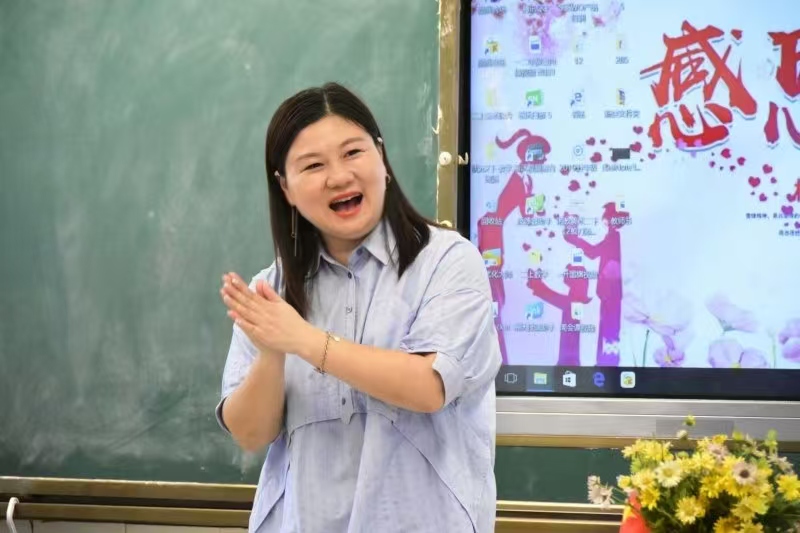 【出彩雨湖人】风车坪万楼学校教师胡钰：躬耕教坛廿八载，初心如炬耀童心