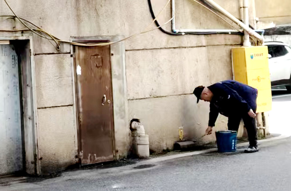 关圣殿社区：开展春季病媒消杀 助推“双提升”行动走实见效