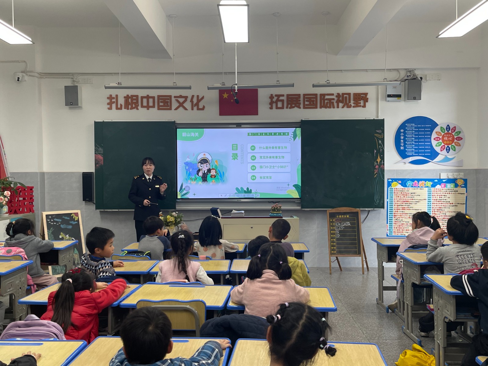 韶山海关“国门生物安全科普进校园”活动走进风车坪万楼学校