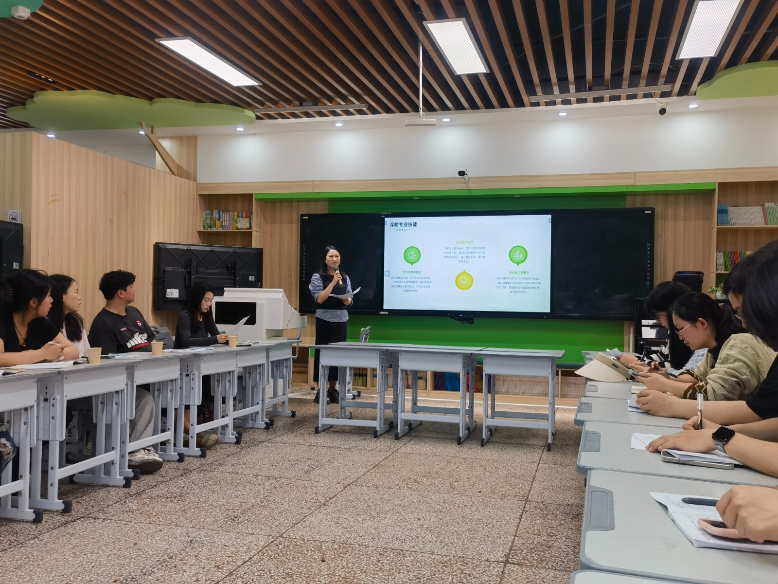 风车坪学校开展青年教师月度微讲堂活动