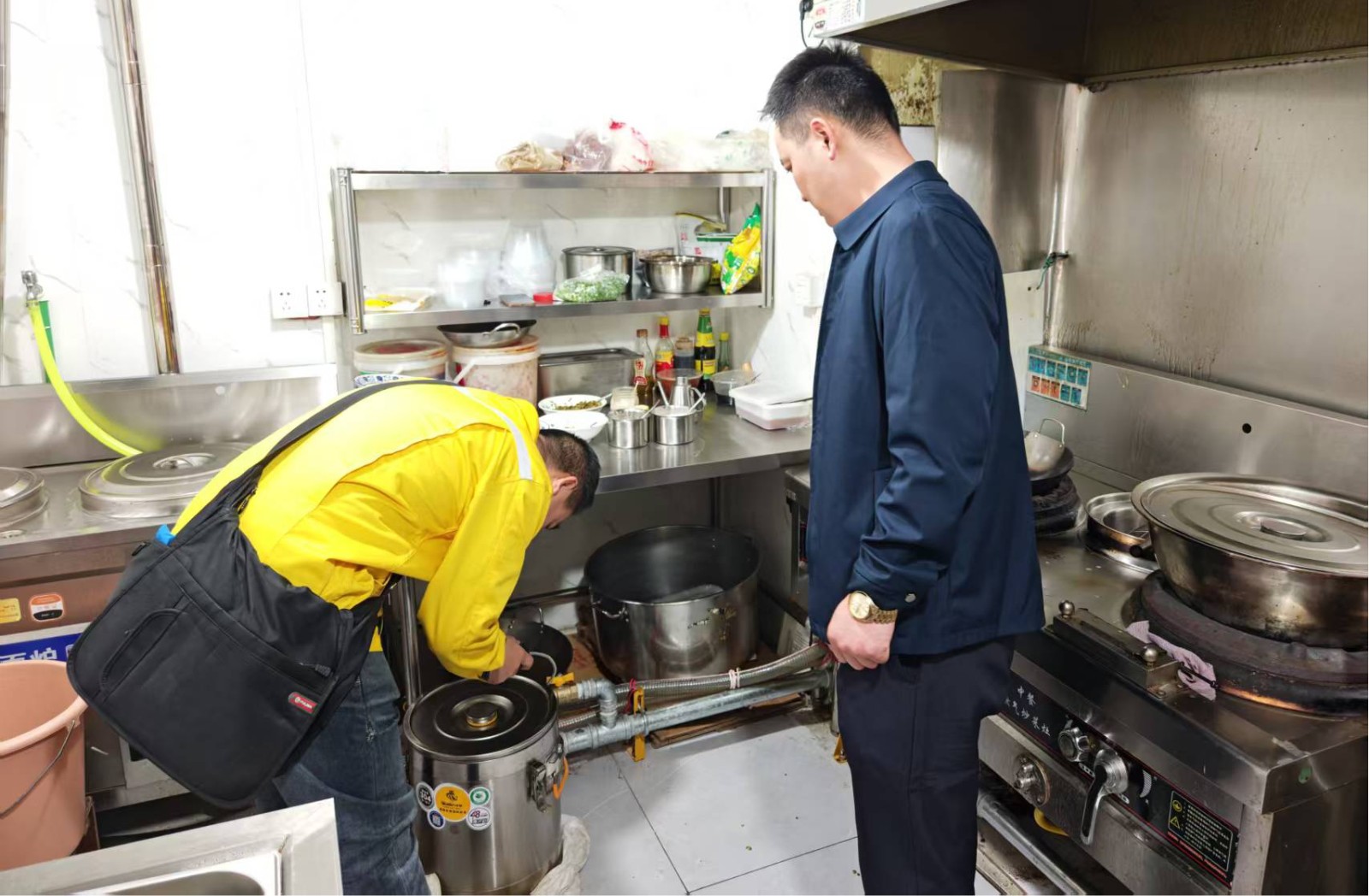 民乐社区开展“我爱湘潭我的家”门店天然气安全专项检查