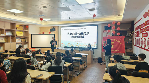 非遗“影”领成长 亲子巧手传情——白石社区开展纸影戏亲子活动
