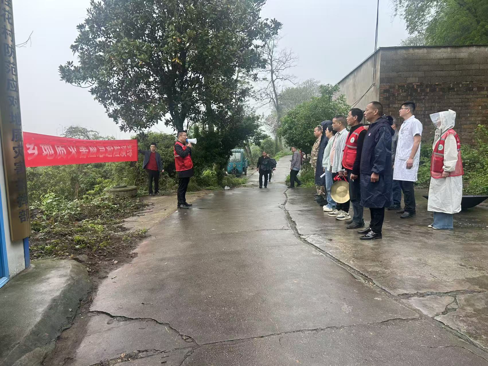 响水乡卫生院积极参与全乡地质灾害应急演练，筑牢应急救护防线