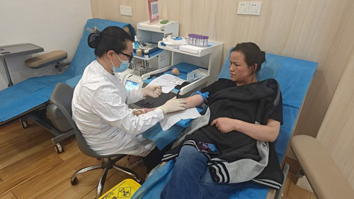 无偿献血传爱心——广园社区居民用热血践行奉献精神