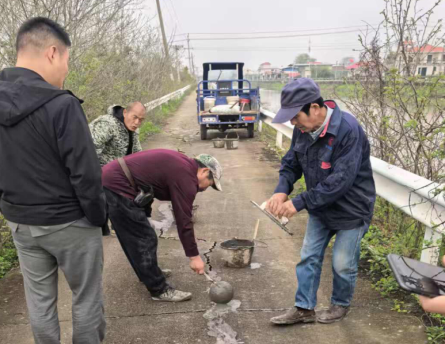 闻“损”即动解民忧 守护出行保平安——青亭村快速推进道路隐患整治工作