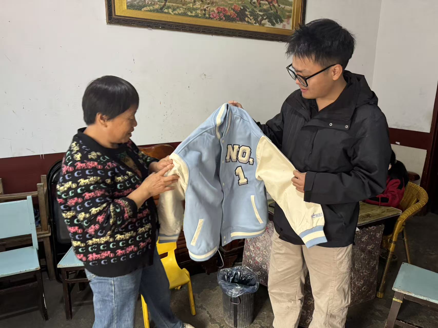 爱心送暖 情润童心——万楼街道团工委开展希望工程慰问活动