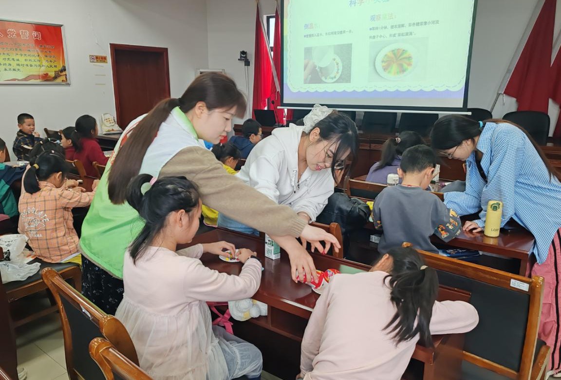趣味实验启童心 科学奥秘伴成长——科大社区开展儿童科学实验活动
