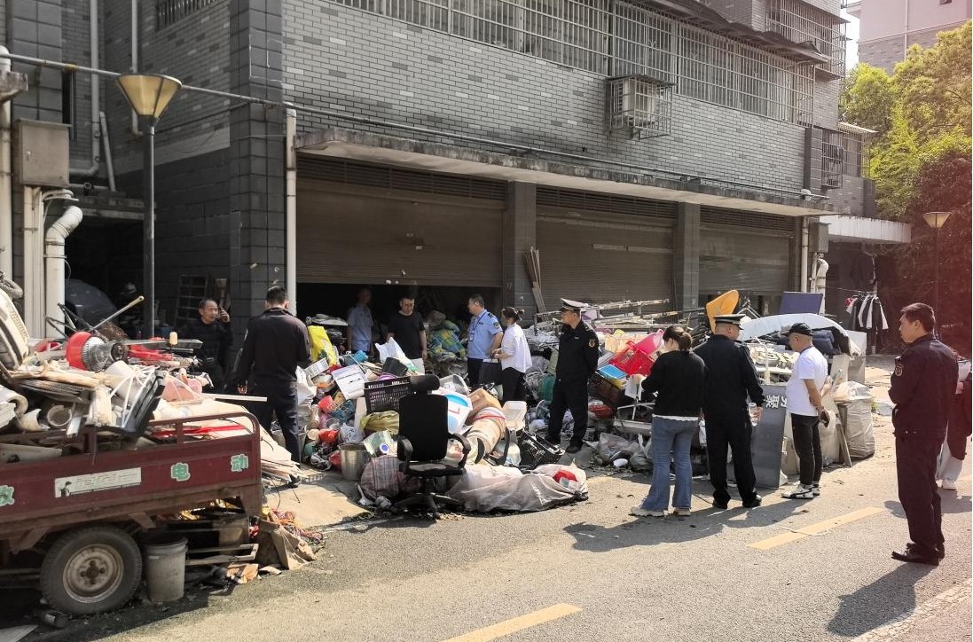 “规范经营秩序 净化辖区环境”——吉利社区开展废品店专项整治行动