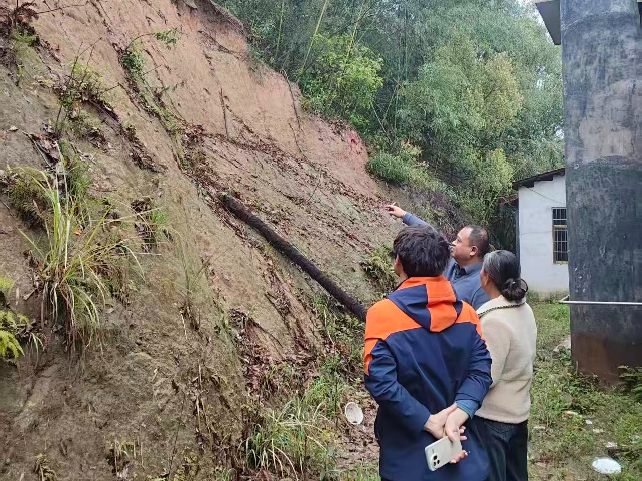 【我为群众办实事】雨湖区自然资源局：推动切坡建房地灾隐患治理工作走深走实