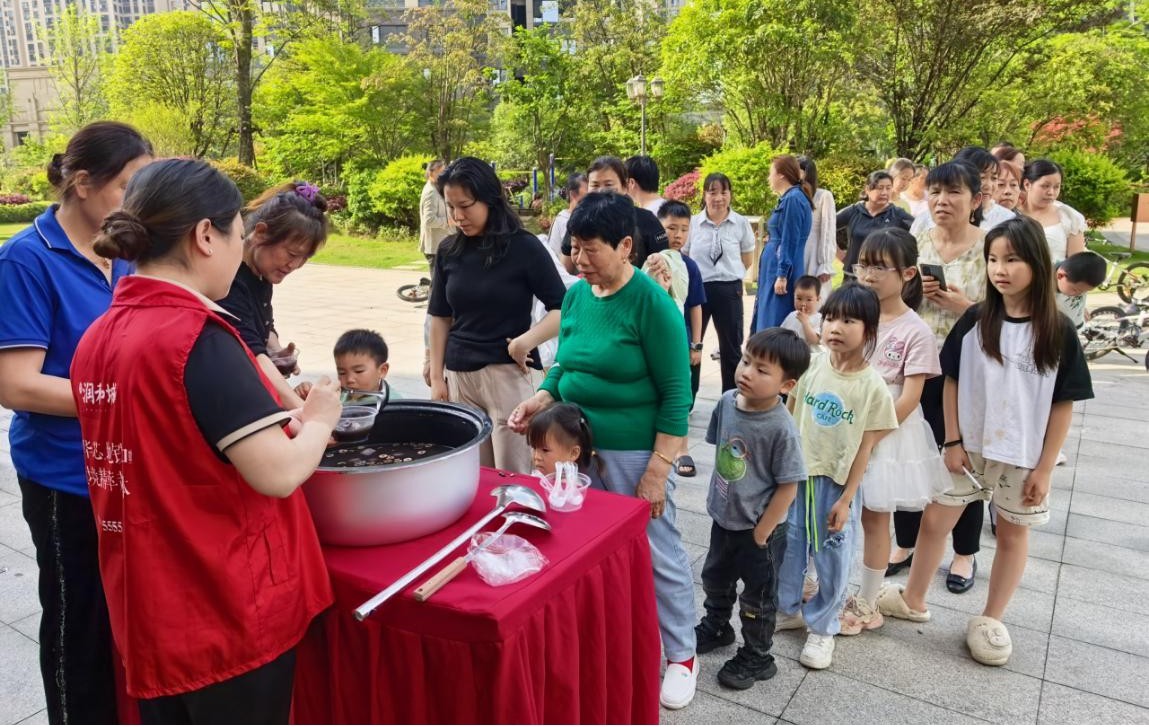 民乐社区开展“我爱湘潭我的家”“三月三·品荠香”民俗活动 情暖邻里传文脉