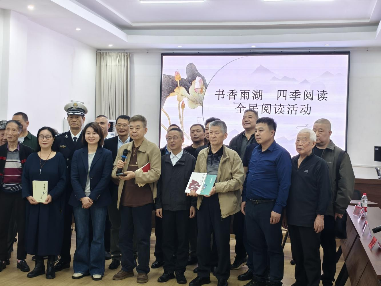 书香润雨湖 阅读传文明——桃源路社区：开展全民阅读活动