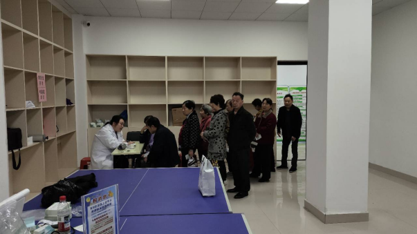 杉树巷社区开展“便民服务暖人心 体检义诊进社区”活动