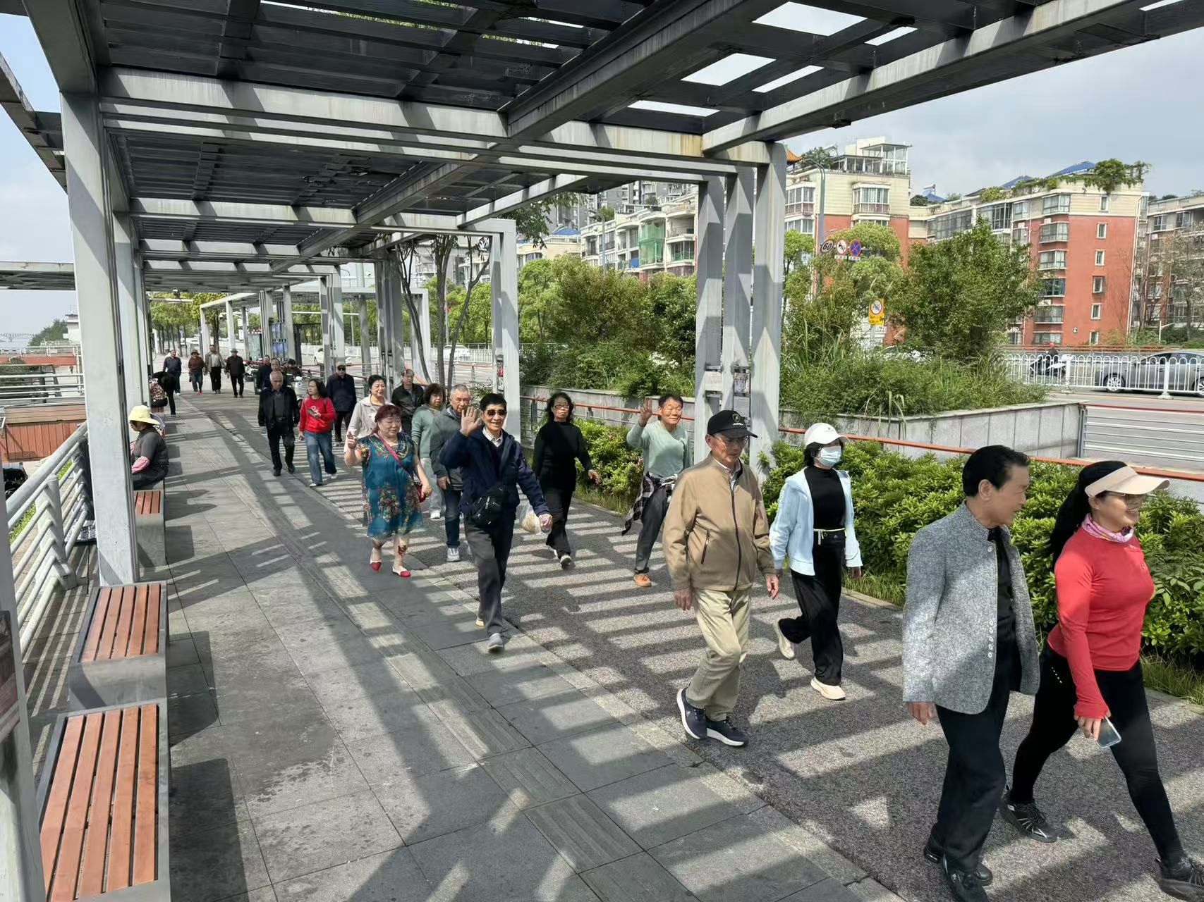 健步展风采 喜迎文旅会 ——三义井社区开展居民健步行活动