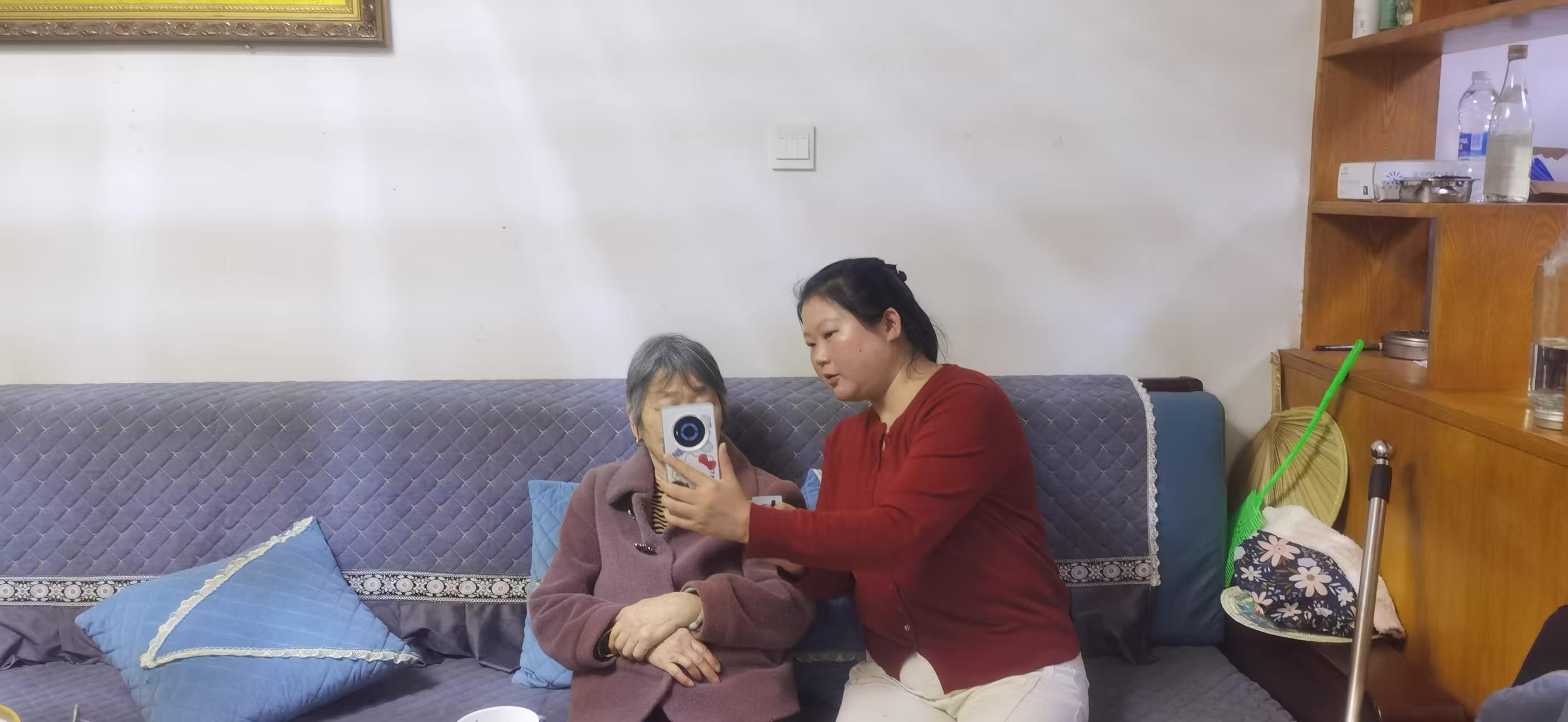 践行“双提升”  服务暖民心——桃李社区开展上门便民志愿服务活动