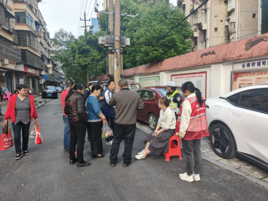 万新社区：快速处置电动车碰撞事故，高效化解纠纷