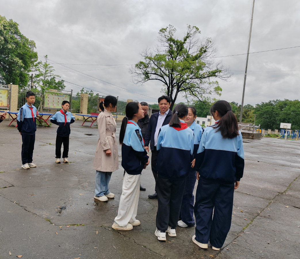 九华义工协会：开展“情系学子送温暖，工会关爱润童心”志愿服务活动